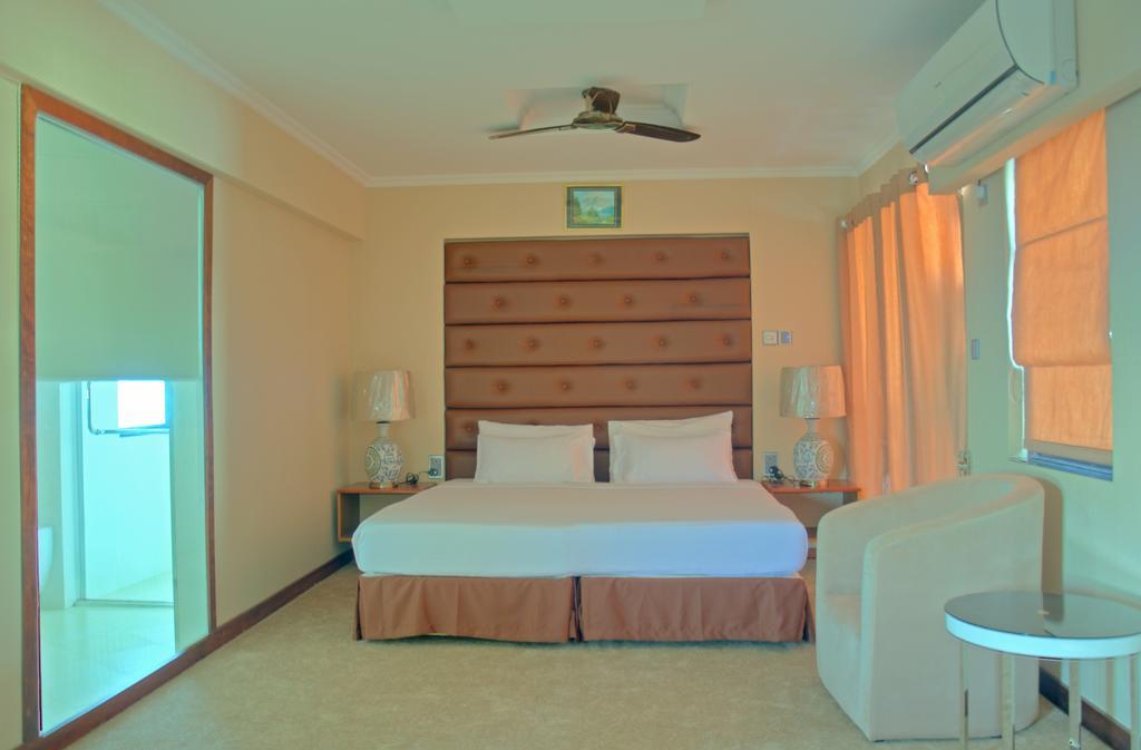 Marble Hotel Malé Esterno foto